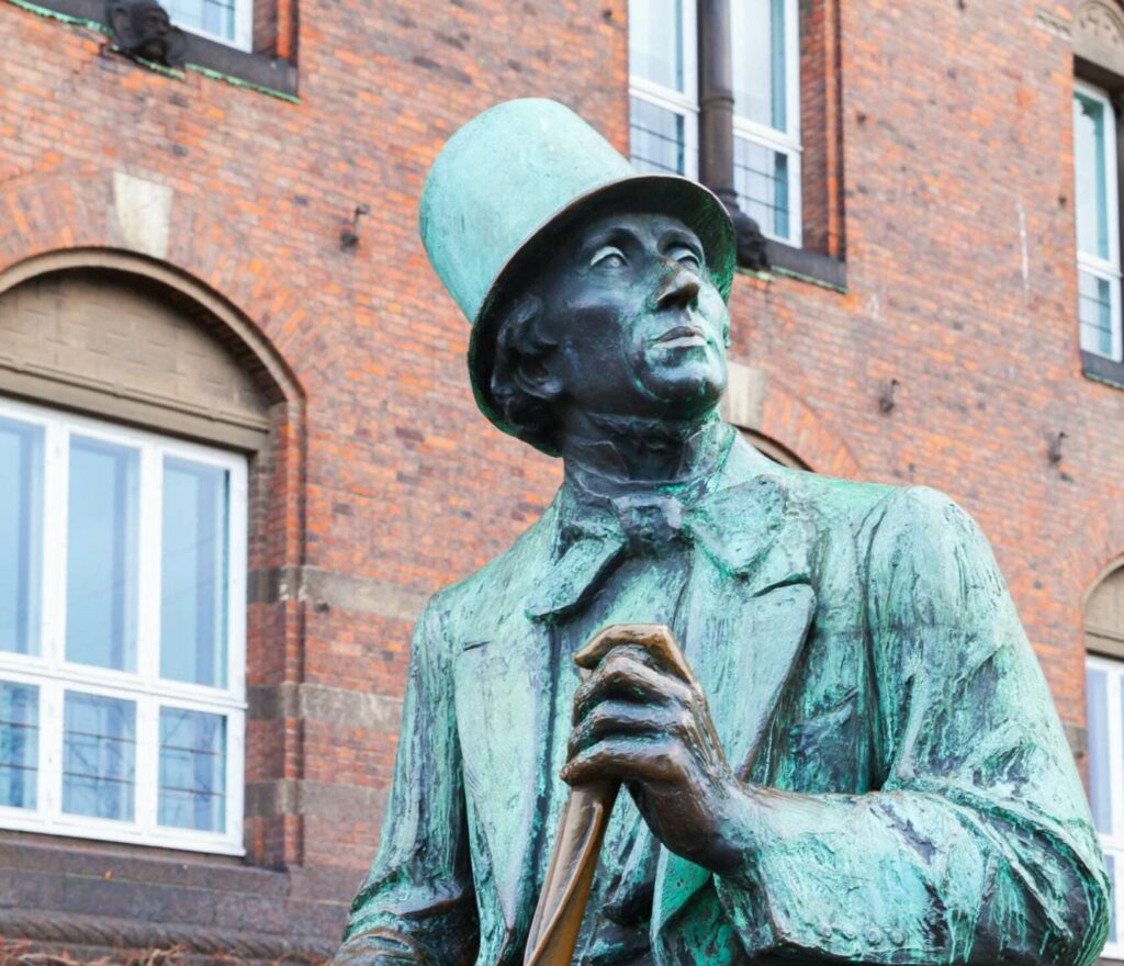 Statue af H.C Andersen der led af tatofobi